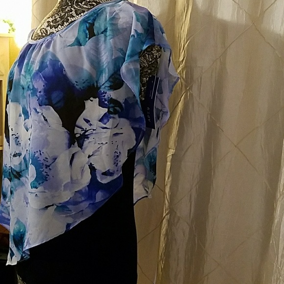 Apt. 9 layered floral top, size PM - Picture 2 of 2